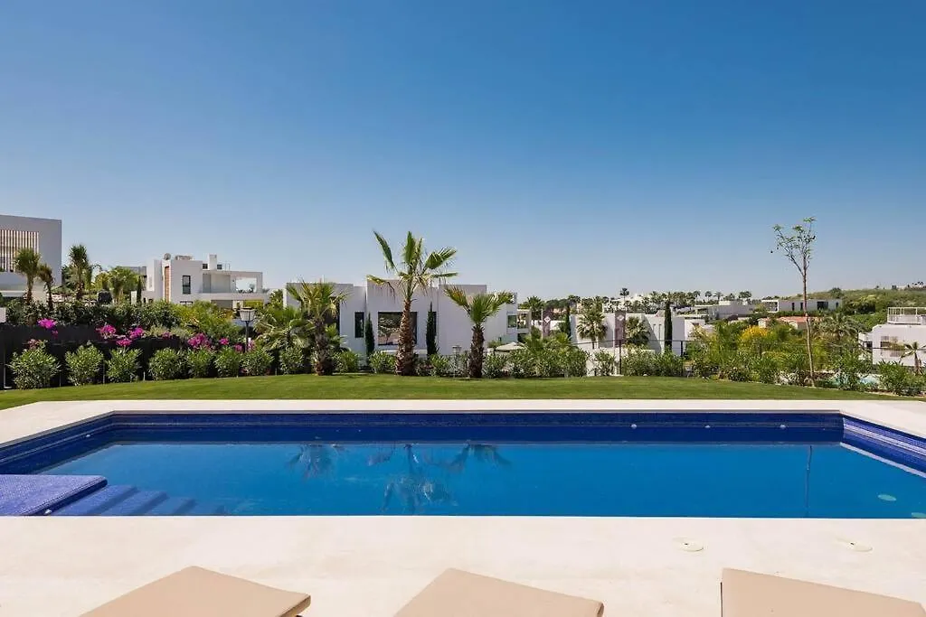 Villa V - Chic 6-Bedroom Villa In Los Olivos, Marbella